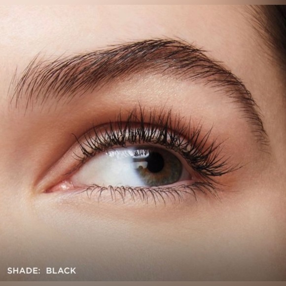 🌟HP🌟 QTY 2 WATERPROOF Love At First Lash Mascara ORIGINAL FORMULA Avon Volume - Picture 4 of 9